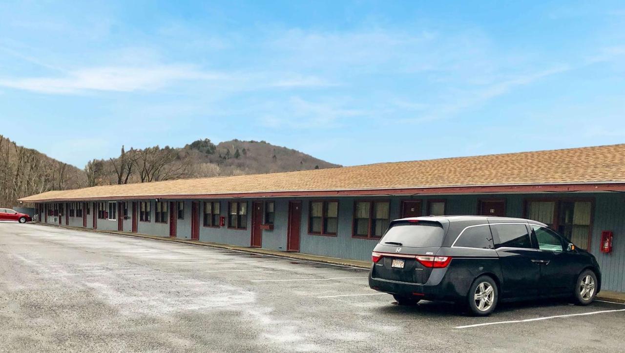 Pleasant Valley Motel West Stockbridge מראה חיצוני תמונה